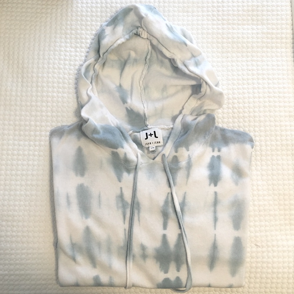 John and Jenn Size Large Blue And White Sweater Hoodie